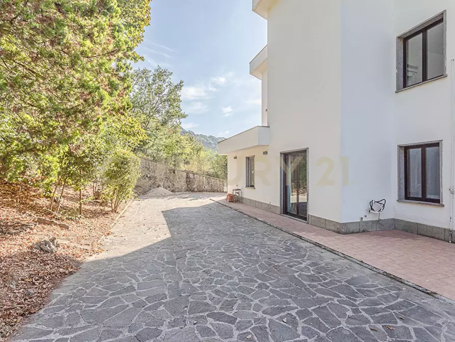 Immagine 16 di Villa in vendita  in Via Spiaggia del Lago 17b a Castel Gandolfo