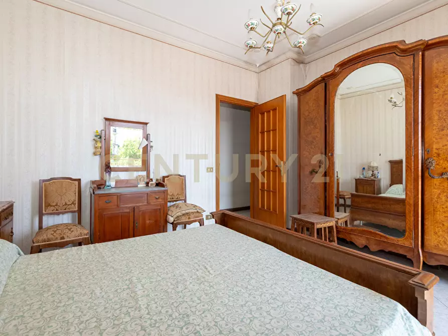 Immagine 33 di Pentalocale in vendita  in Via Vittorio Emanuele 181 a Viagrande