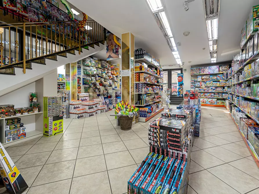 Immagine 22 di Locale commerciale in vendita  in Via Passo Gravina 150 a Catania