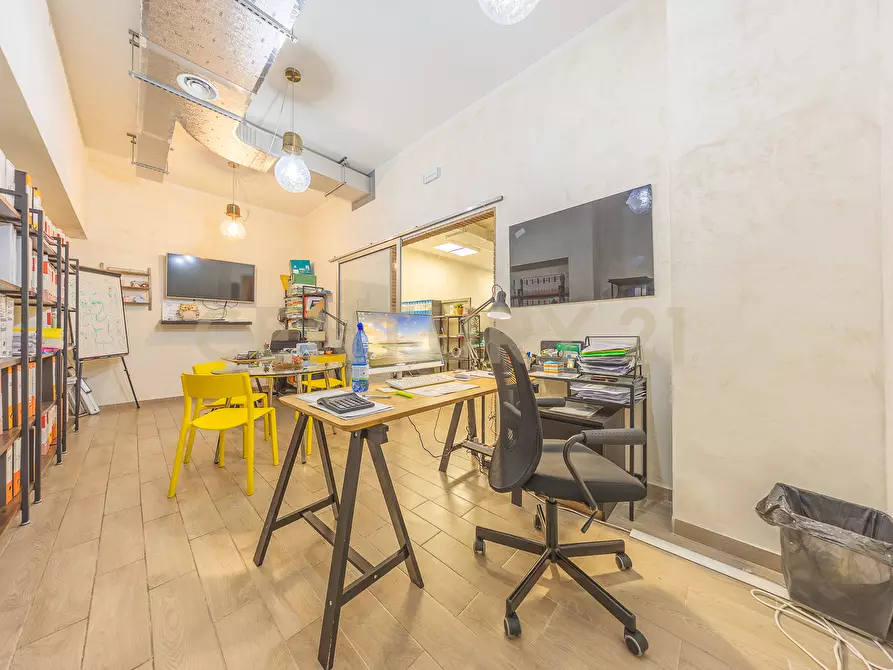 Immagine 13 di Locale commerciale in vendita  in VIA AUGUSTA GENINA 16 a Roma