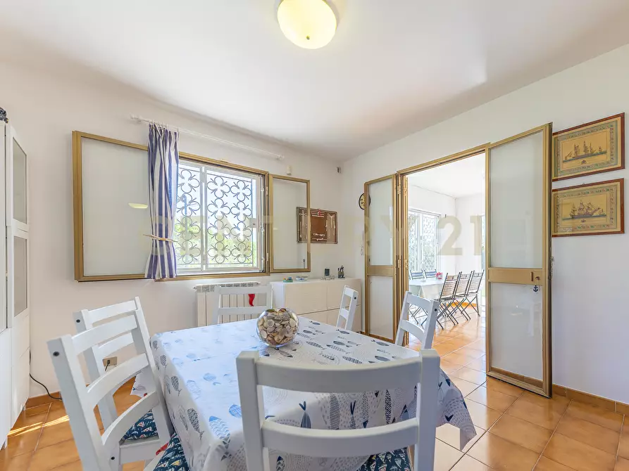 Immagine 17 di Villa in vendita  in Strada Isola Bella 43 a Latina