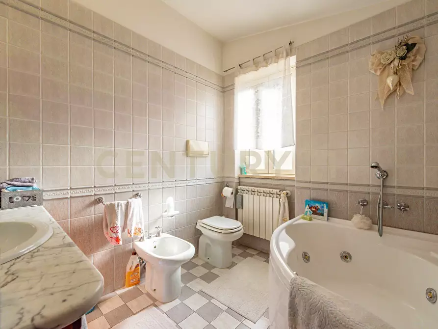 Immagine 11 di Villa in vendita  in Via Aci Sant'Antonio 21 a Roma