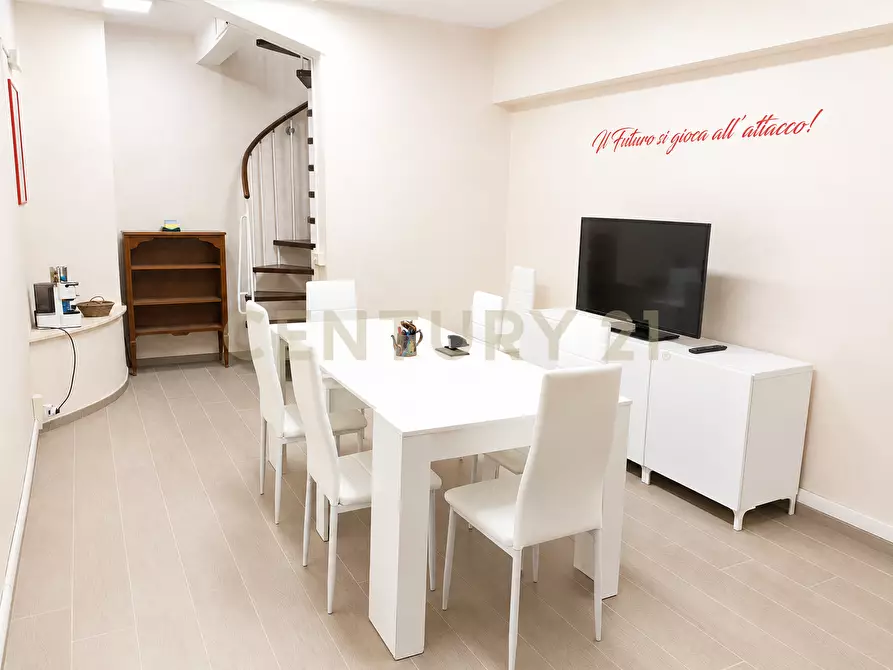 Immagine 1 di Attività commerciale in vendita  in Via Val Chisone 24 a Roma