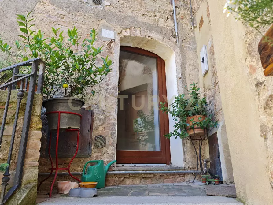 Immagine 3 di Casa semindipendente in vendita  in Via Volterra 20 a Cinigiano