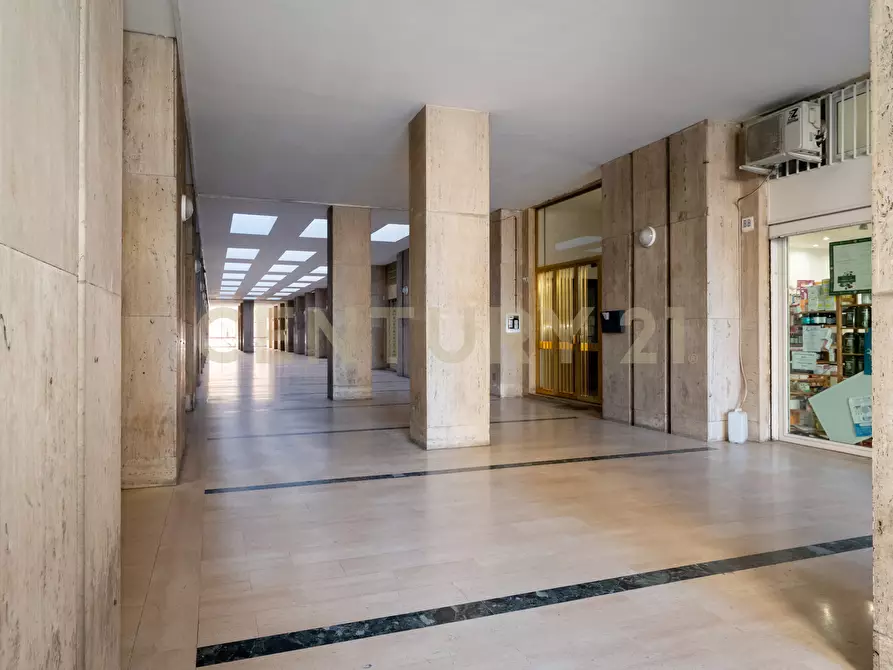 Immagine 3 di Pentalocale in vendita  in Via Duca Degli Abruzzi 54 a Catania