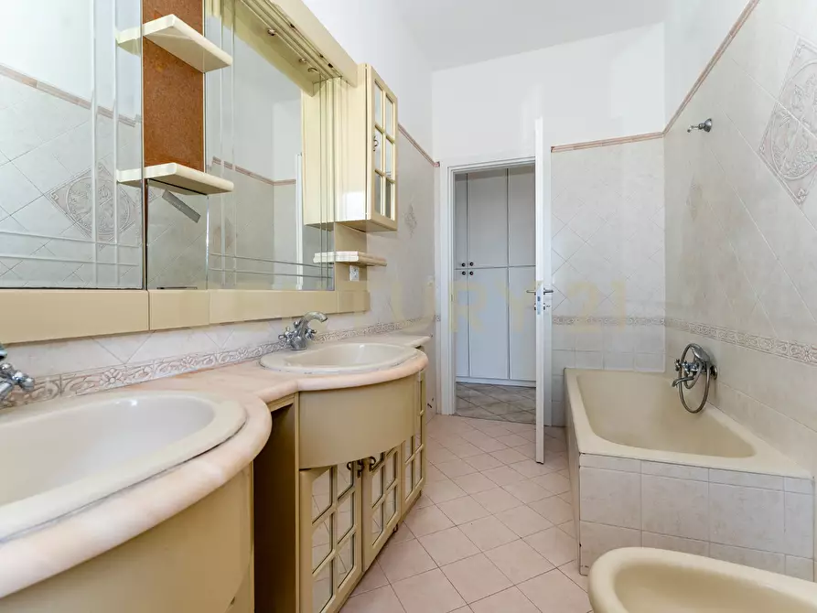 Immagine 41 di Quadrilocale in vendita  in Via Poggio D'Aquila 20 a Catania