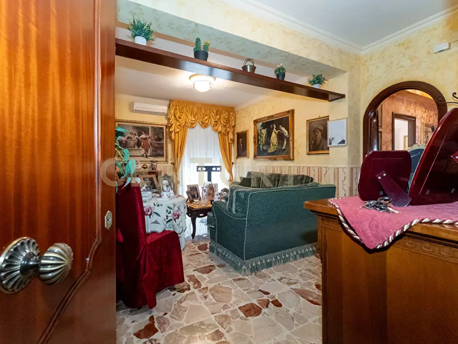 Immagine 7 di Pentalocale in vendita  in Via Carrubella 155 a Gravina Di Catania