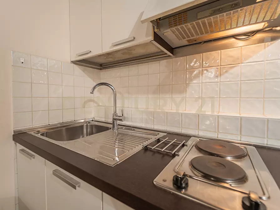 Immagine 24 di Trilocale in vendita  in Via Urbana 80 a Roma