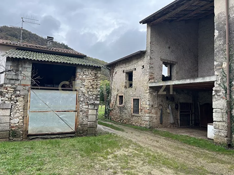 Immagine 41 di Rustico / casale in vendita  in Via Squaranto 6 a Verona