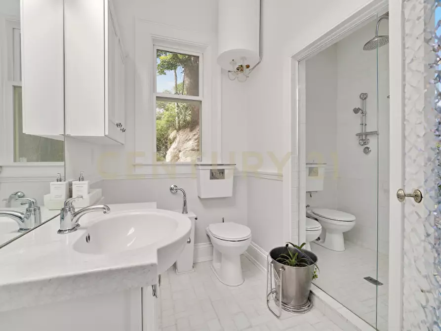 Immagine 20 di Quadrilocale in vendita  in Via Federico Confalonieri 9 a Catania