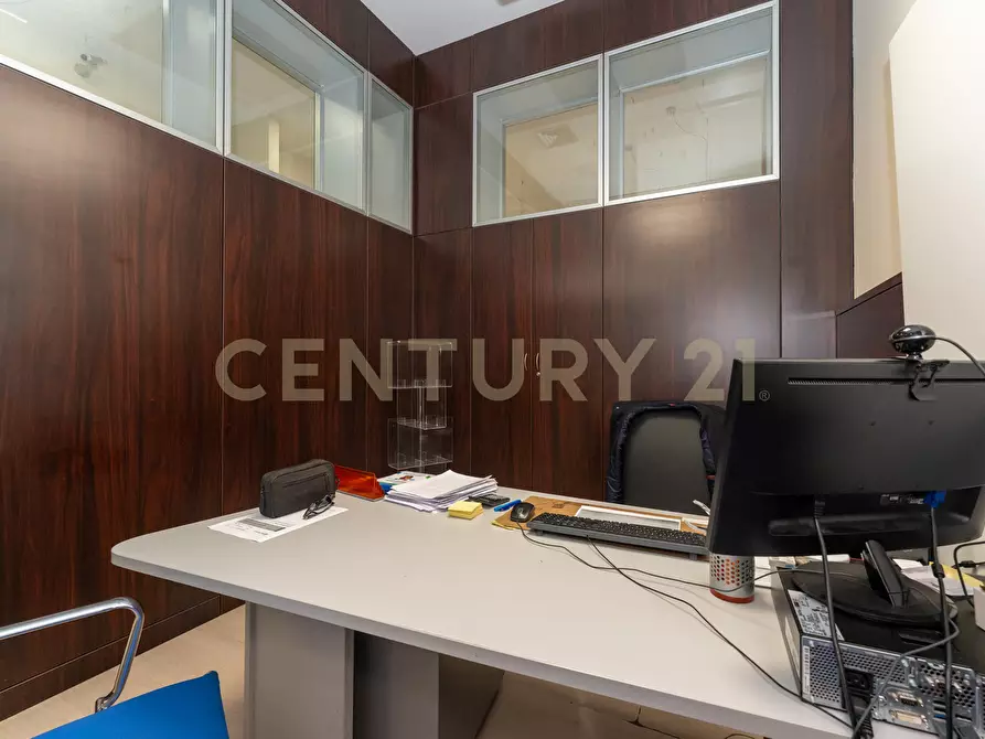 Immagine 14 di Locale commerciale in vendita  in Corso delle Province 23 a Catania