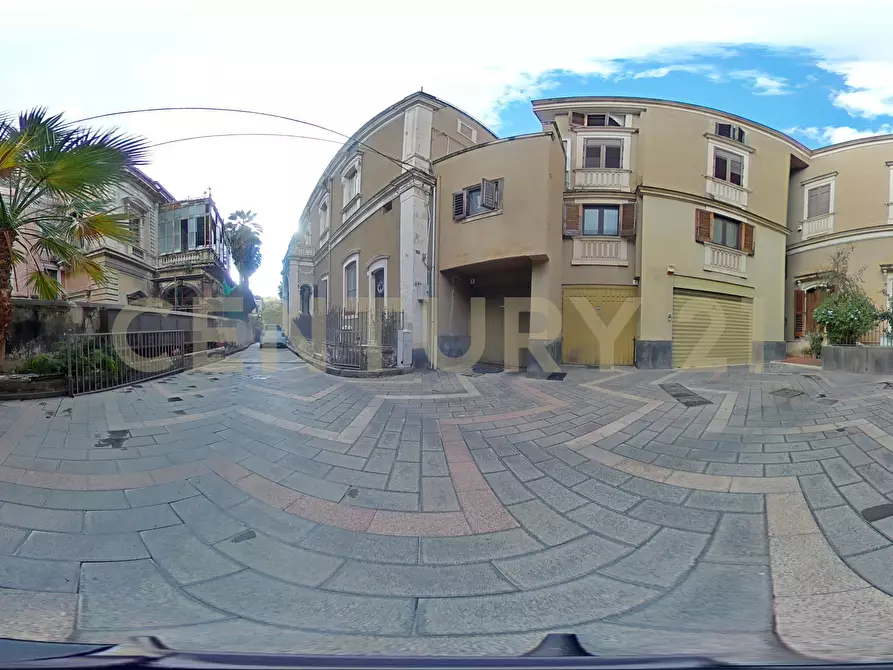 Immagine 26 di Palazzo in affitto  in Viale Regina Margherita 16 a Catania