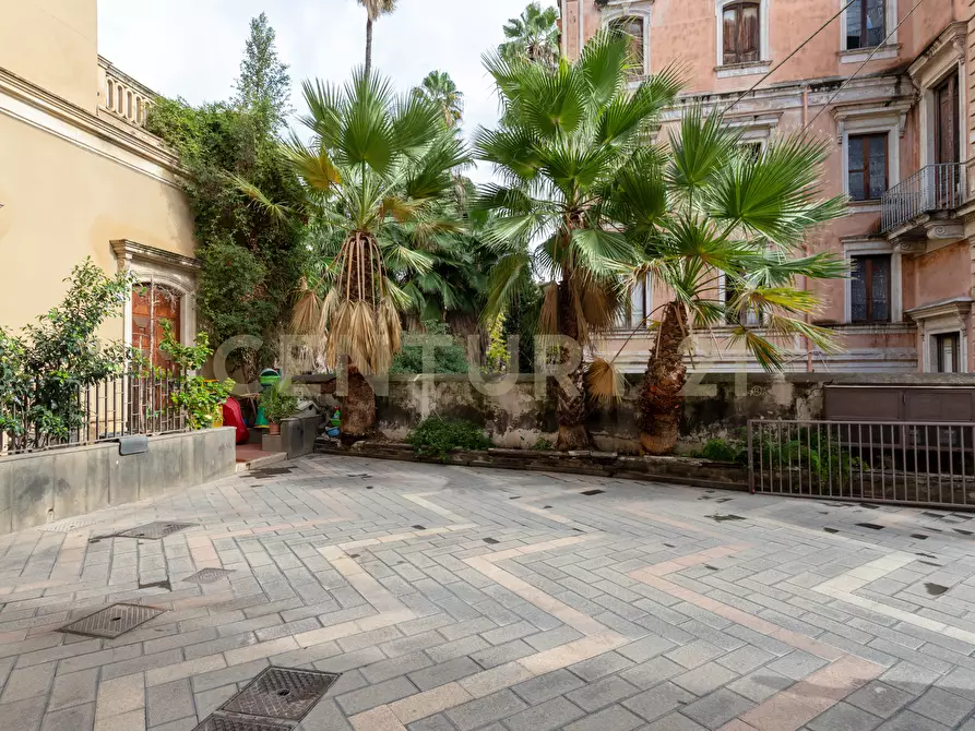 Immagine 19 di Palazzo in affitto  in Viale Regina Margherita 16 a Catania