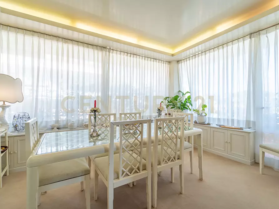 Immagine 2 di Attico in vendita  in Viale Cortina d'Ampezzo 199 a Roma