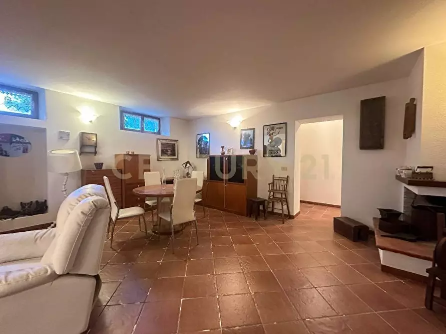 Immagine 7 di Villa in vendita  in Via Dante Alighieri a Semproniano