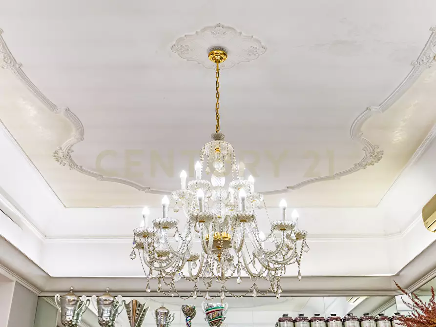 Immagine 20 di Quadrilocale in vendita  in Via Nemorense 26/28 a Roma