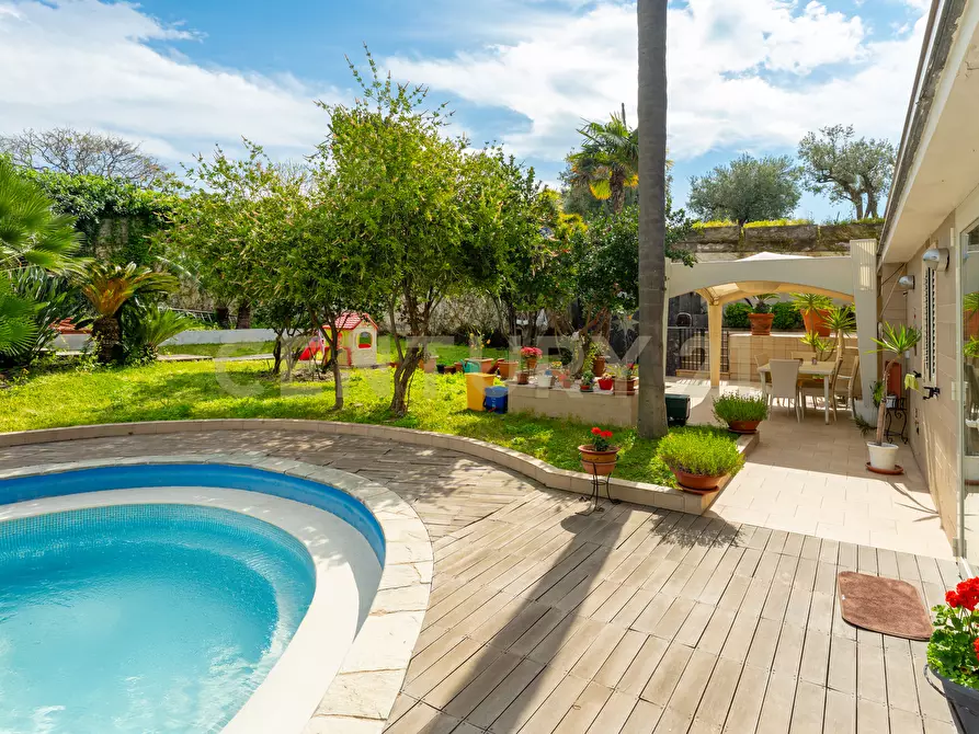 Immagine 5 di Villa in vendita  in Via G. Pezzana 11 a Aci Castello