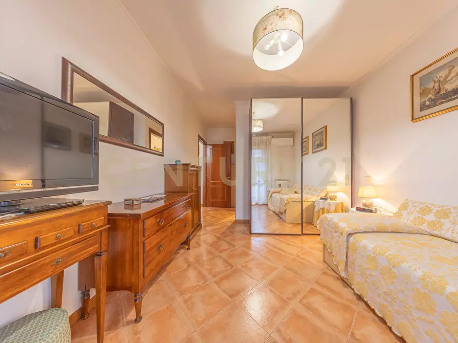 Immagine 5 di Bilocale in vendita  in Via Paolo Stoppa 38 a Roma