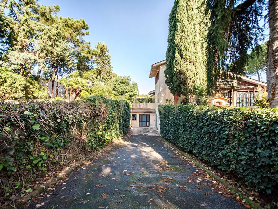 Immagine 40 di Casa bifamiliare in vendita  in Via Veientana 380D a Roma