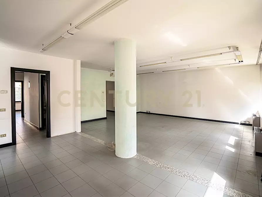 Immagine 15 di Ufficio in vendita  in Via Adriano Cristofoli 40 a Verona