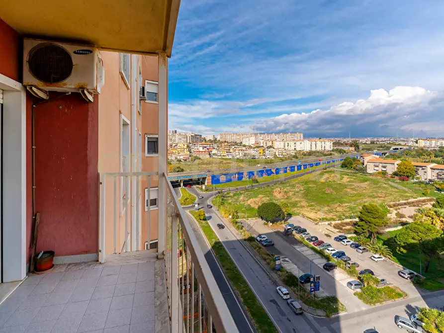 Immagine 16 di Quadrilocale in vendita  in Viale Librino 1 a Catania