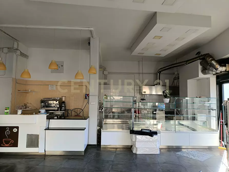 Immagine 3 di Locale commerciale in affitto  in Viale delle Medaglie D'Oro 88 a Catania