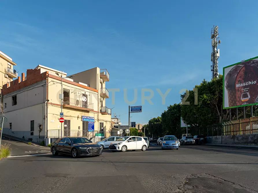 Immagine 1 di Locale commerciale in vendita  in Via Nizzeti a Tremestieri Etneo