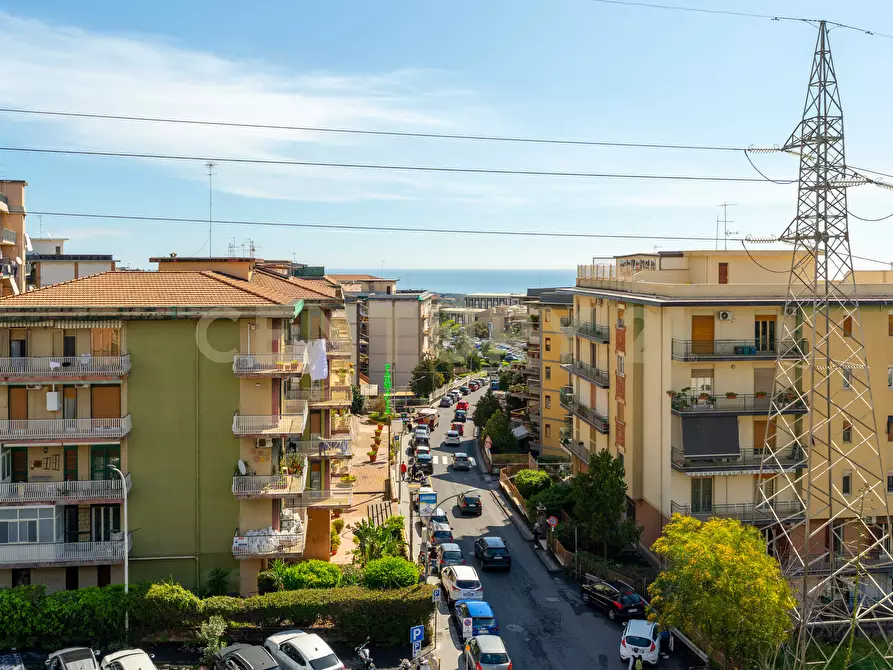 Immagine 34 di Pentalocale in vendita  in Via Carnazza 2 a Tremestieri Etneo