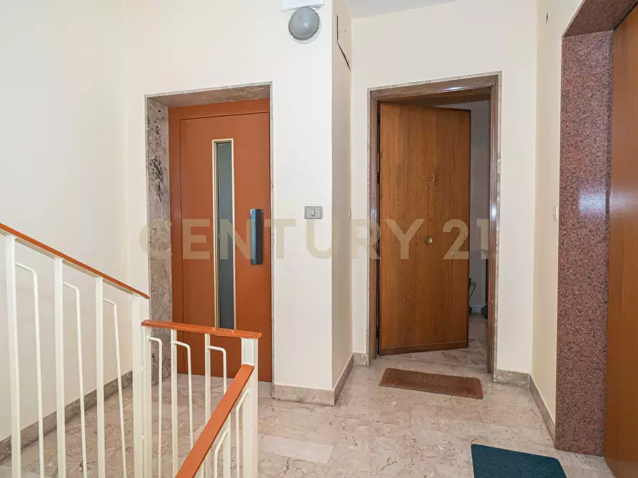 Immagine 4 di Pentalocale in vendita  in Via Roma 135 a Enna