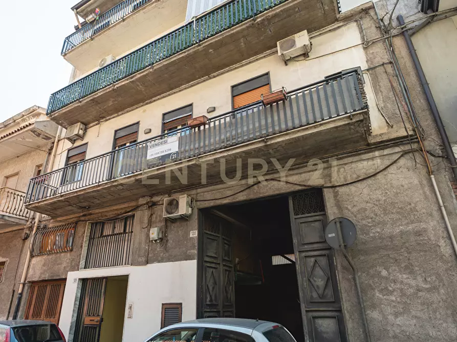 Immagine 3 di Pentalocale in vendita  in Via Isole Eolie 126 a Paterno'