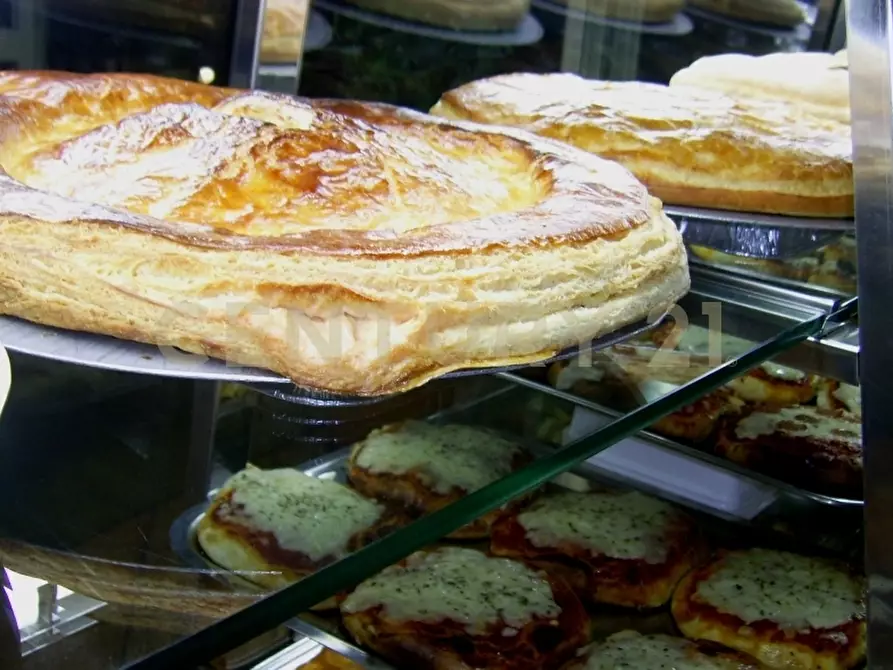 Immagine 15 di Pizzeria / Pub in vendita  in Via della Regione 1 a San Giovanni La Punta