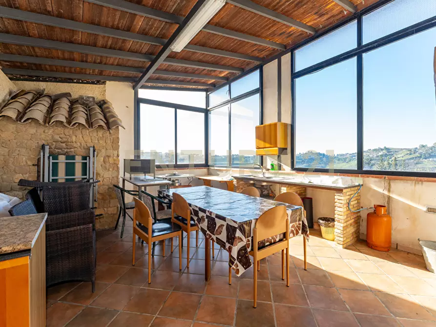 Immagine 43 di Villa in vendita  in Via Gela 95 a Caltagirone