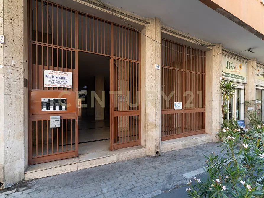 Immagine 1 di Pentalocale in vendita  in Via Duca Degli Abruzzi 54 a Catania