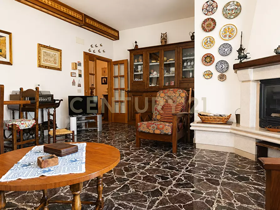 Immagine 12 di Pentalocale in vendita  in VIA PRIMO MAGGIO 51 51 a Abbadia San Salvatore