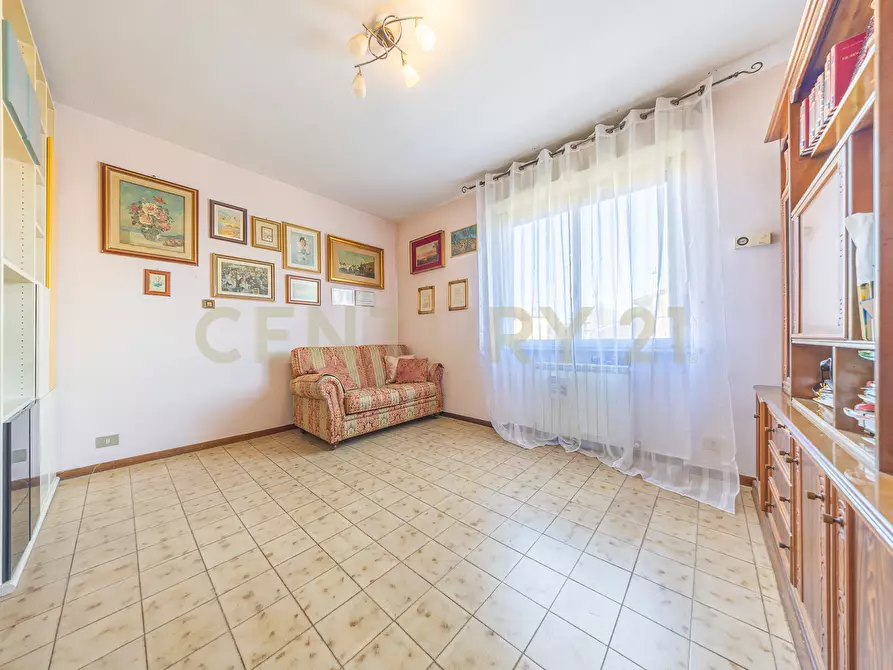 Immagine 4 di Quadrilocale in vendita  in Via Sardegna a Ronciglione