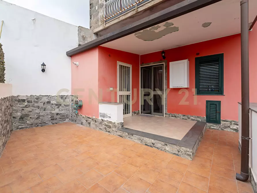 Immagine 12 di Pentalocale in vendita  in Via Crocifisso 26 a Aci Castello