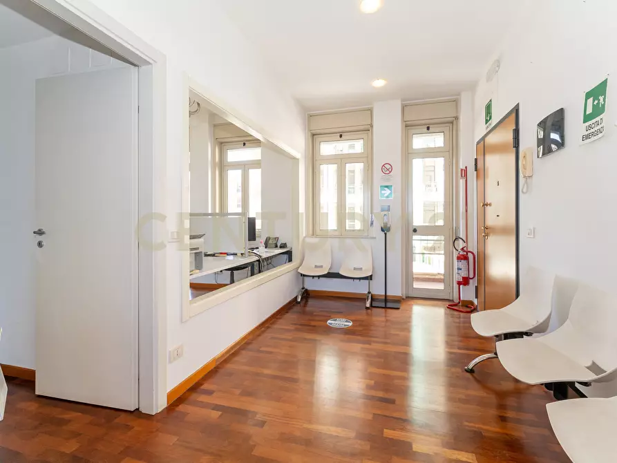 Immagine 7 di Pentalocale in vendita  in Corso Sicilia 64 a Catania