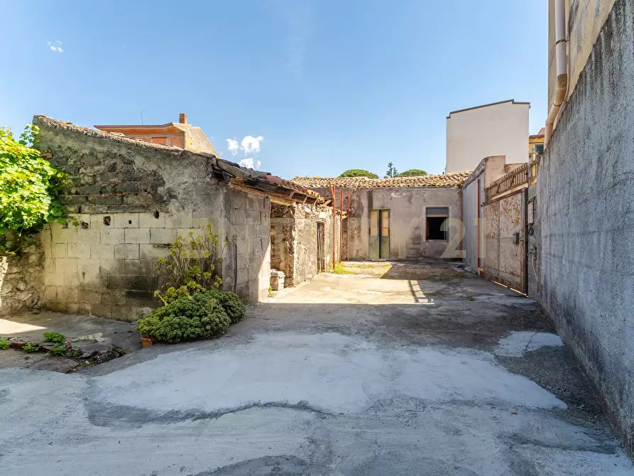 Immagine 25 di Casa indipendente in vendita  in Via San Martino 10 a Camporotondo Etneo