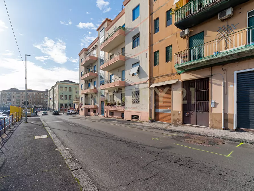 Immagine 4 di Pentalocale in vendita  in Piazza Spedini 8 a Catania