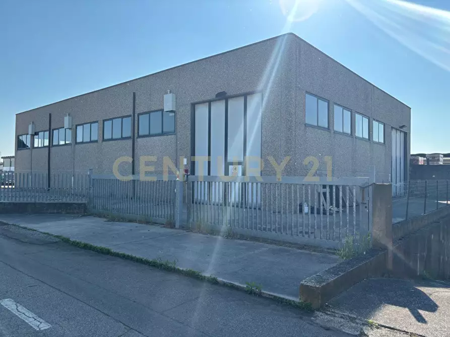 Immagine 2 di Attività artigianale in affitto  in Via Caduti sul Lavoro 23 a Isola Della Scala
