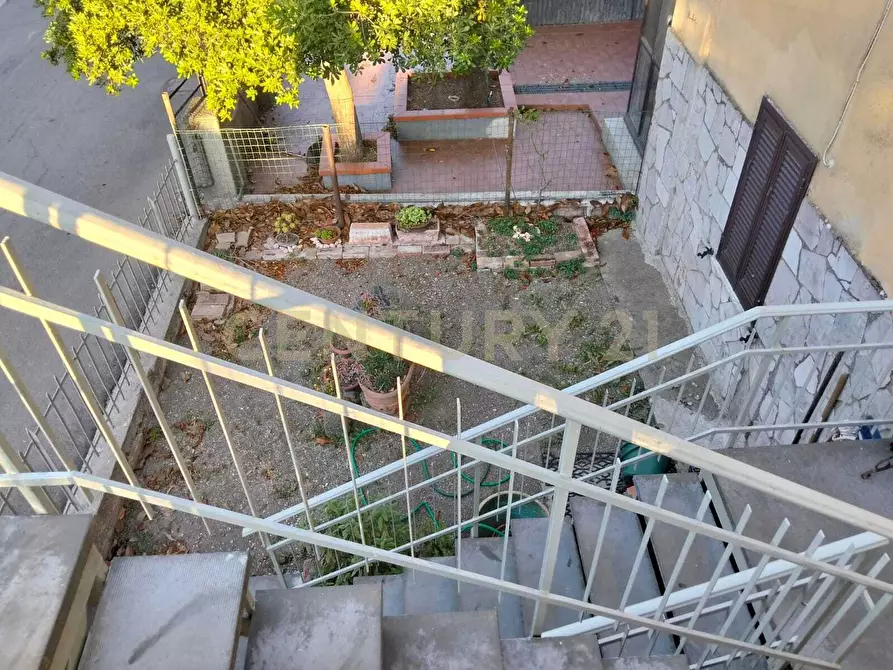 Immagine 10 di Trilocale in vendita  in Largo Centurie 26 a Roccastrada