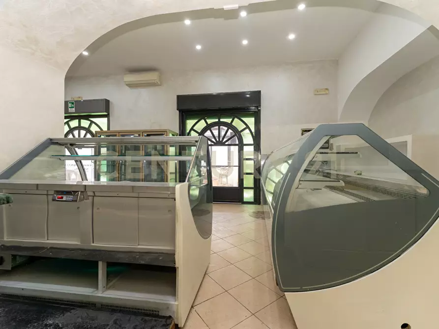 Immagine 25 di Bar / Ristorante in vendita  in Viale Papa Giovanni XXIII 46 a Camporotondo Etneo
