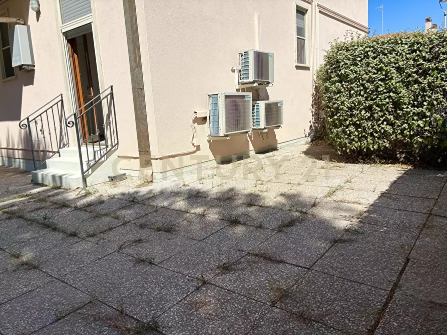 Immagine 8 di Locale commerciale in vendita  in Via della Pace 50 a Orbetello
