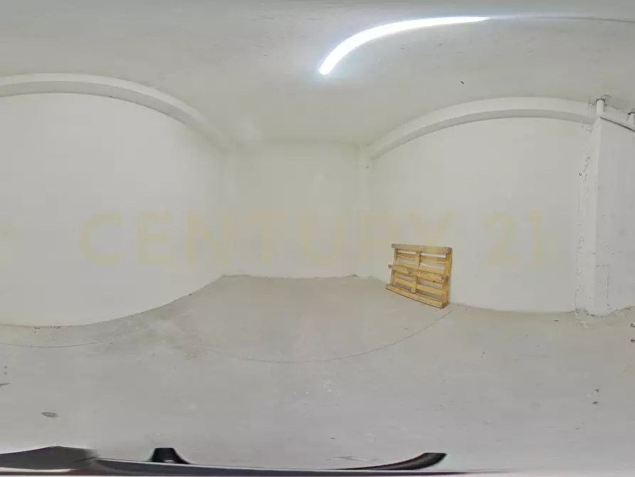 Immagine 43 di Garage in vendita  in Viale Artale Alagona 27 a Catania