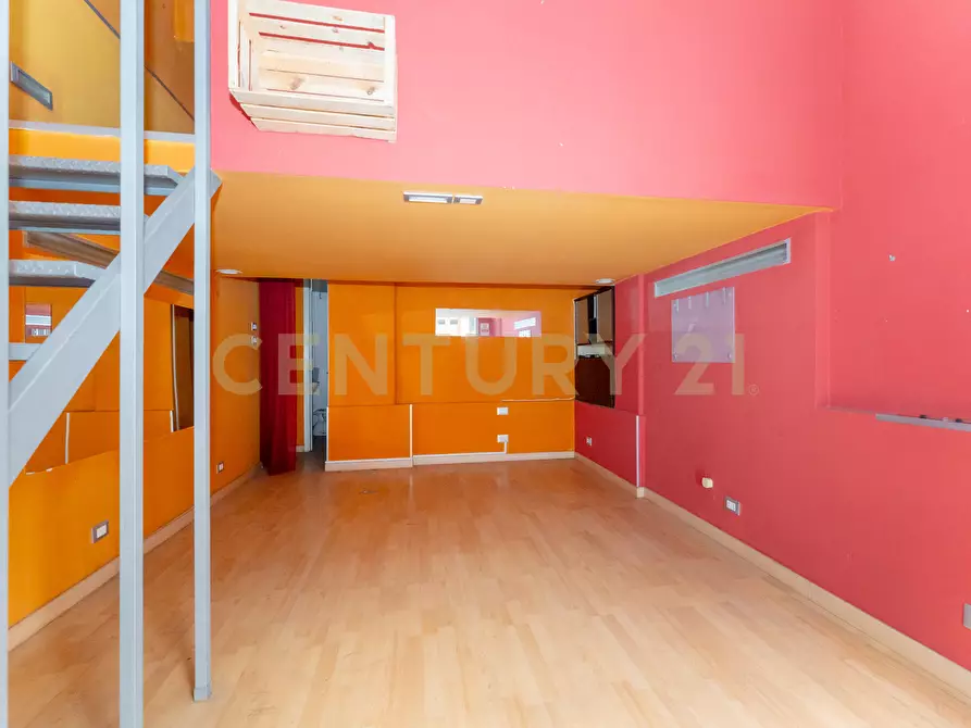 Immagine 9 di Locale commerciale in vendita  in Via Padova 64 a Catania