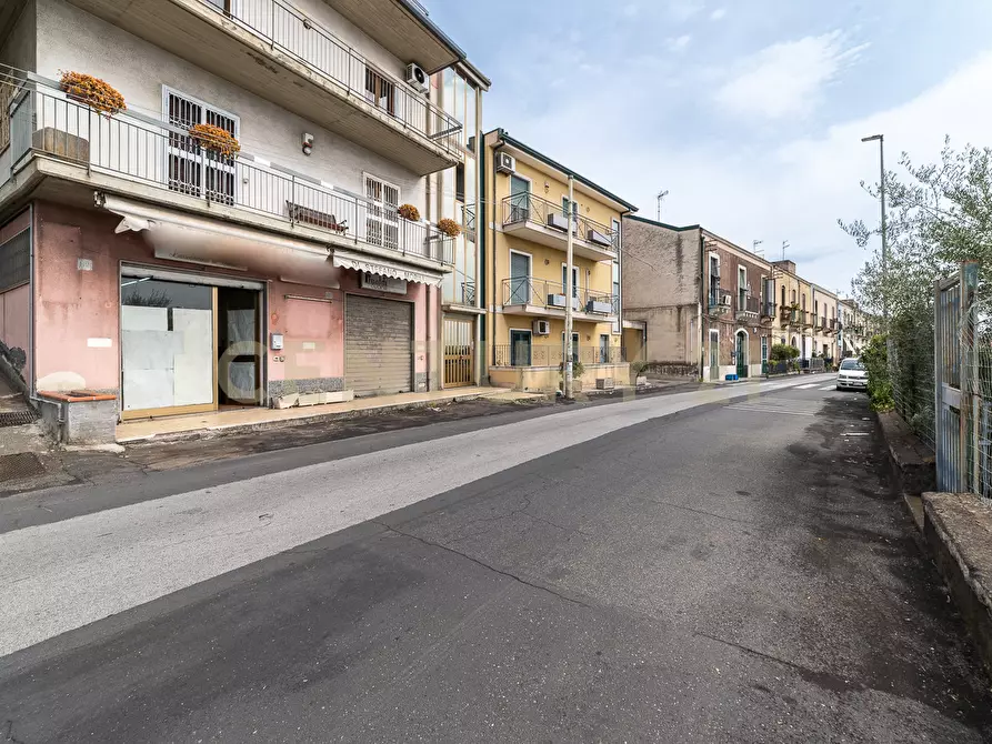 Immagine 1 di Locale commerciale in vendita  in Via Tripoli 185 a Aci Castello