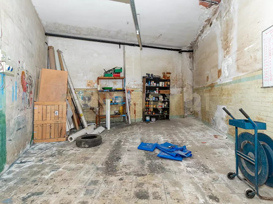 Immagine 48 di Locale commerciale in vendita  in Viale Mario Rapisardi 186 a Catania