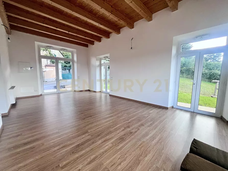 Immagine 3 di Villa in vendita  in Piazza Barbana 35 a Scansano