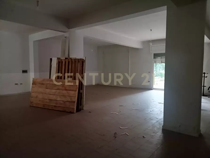 Immagine 3 di Locale commerciale in vendita  in Via Padre Popieluszko a Pace Del Mela