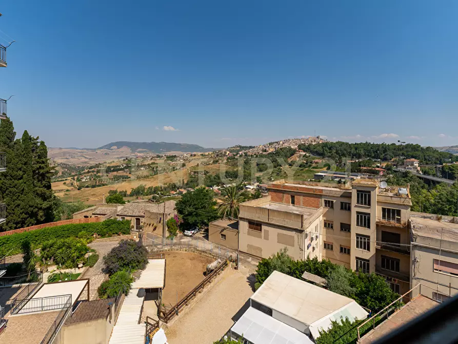 Immagine 38 di Quadrilocale in vendita  in Via Santa Maria di Gesù 72 a Caltagirone